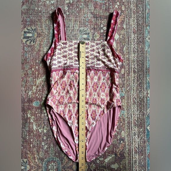 Women’s Faherty Gracie Large Pink and White Patterned One Piece Swimsuit - Picture 2 of 10